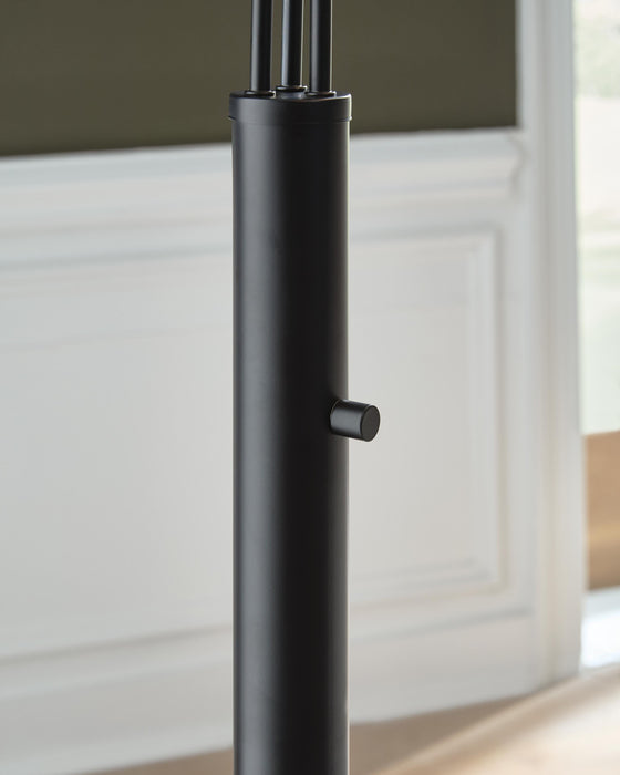 Signature Design Black Metal Arc Lamp (1/CN)