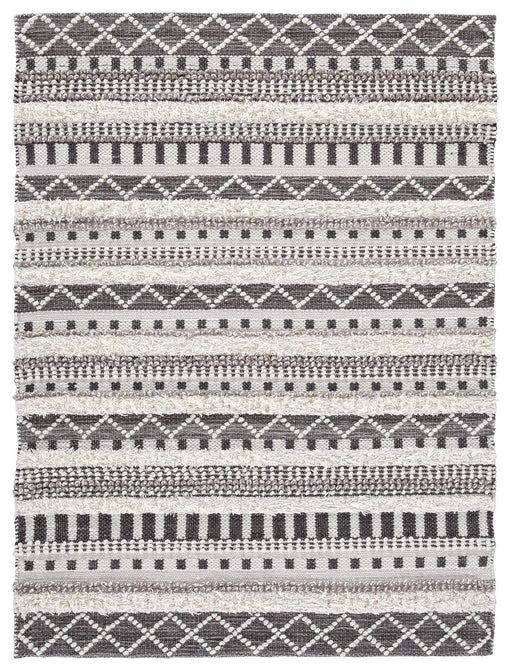 Signature Design Medium Rug 5.22 FT by 6.97 FT
