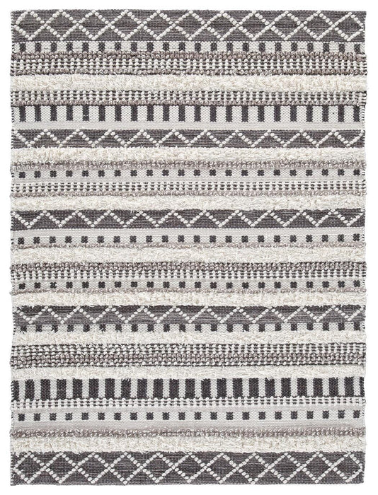 Signature Design Medium Rug 5.22 FT by 6.97 FT