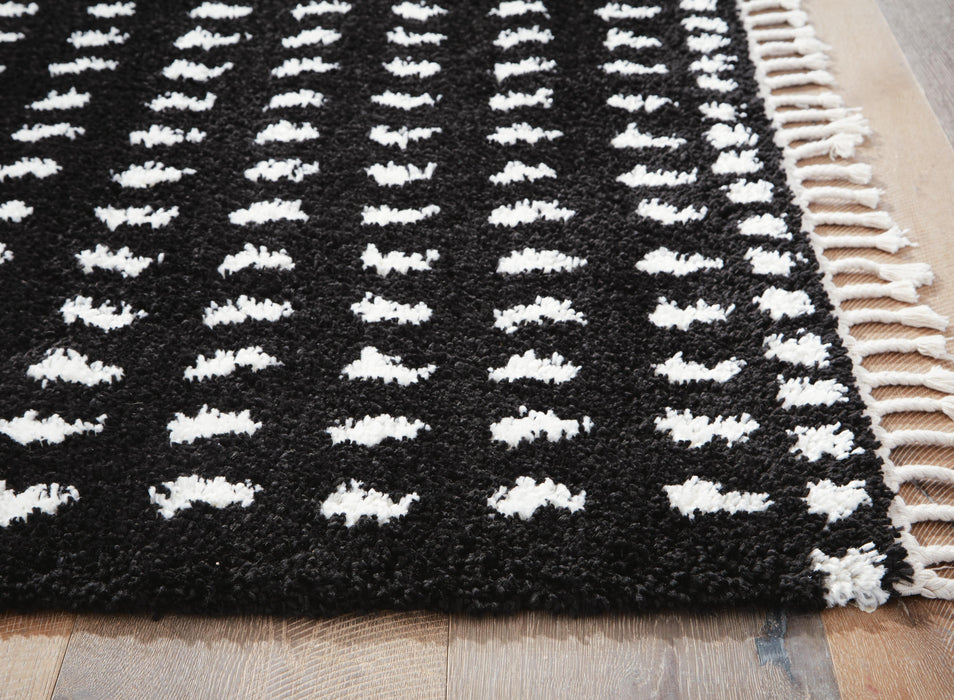 Signature Design Medium Rug 4.83 FT by 7.17 FT