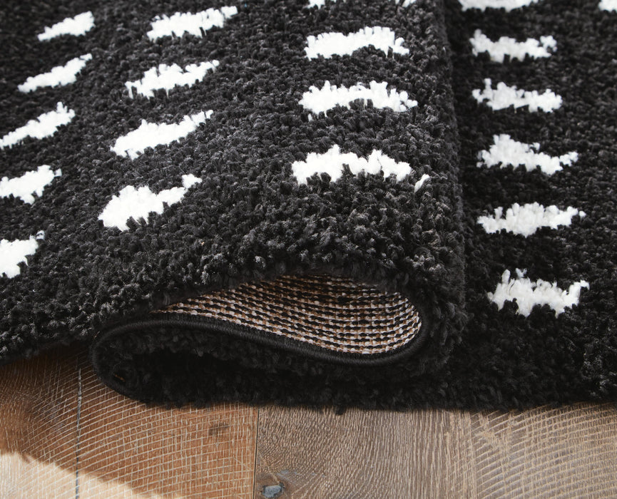 Signature Design Medium Rug 4.83 FT by 7.17 FT