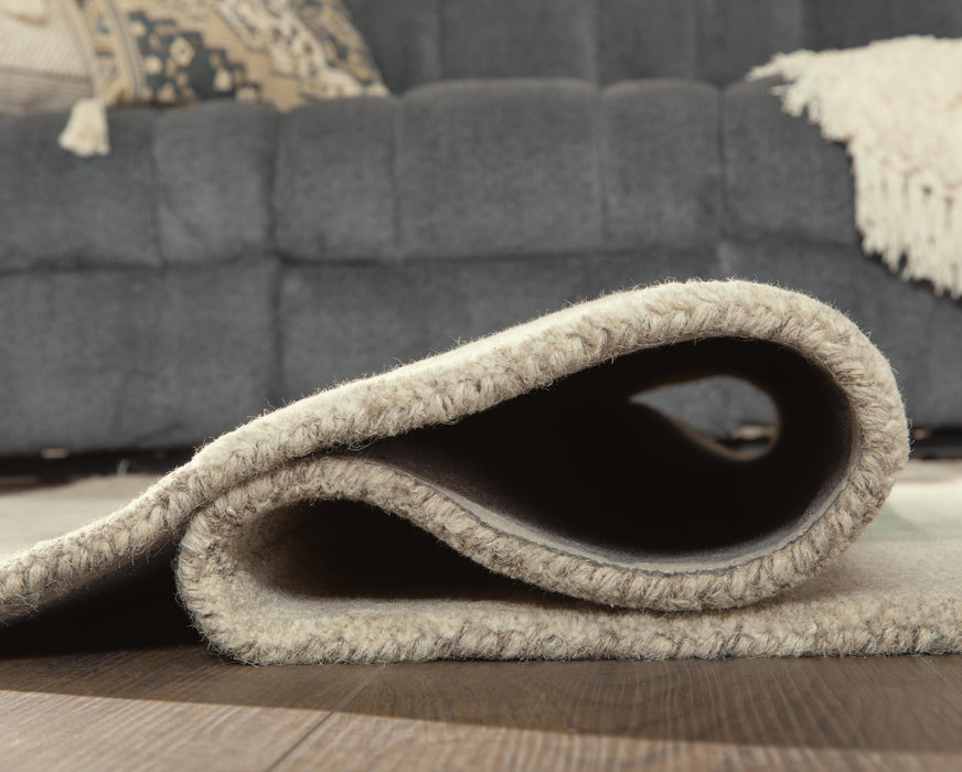 Signature Design Medium Rug 5.04 FT by 7 FT