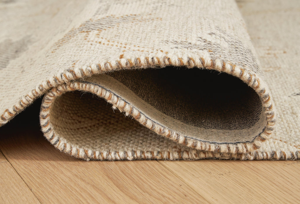 Signature Design Medium Rug 5 FT by 7.41 FT