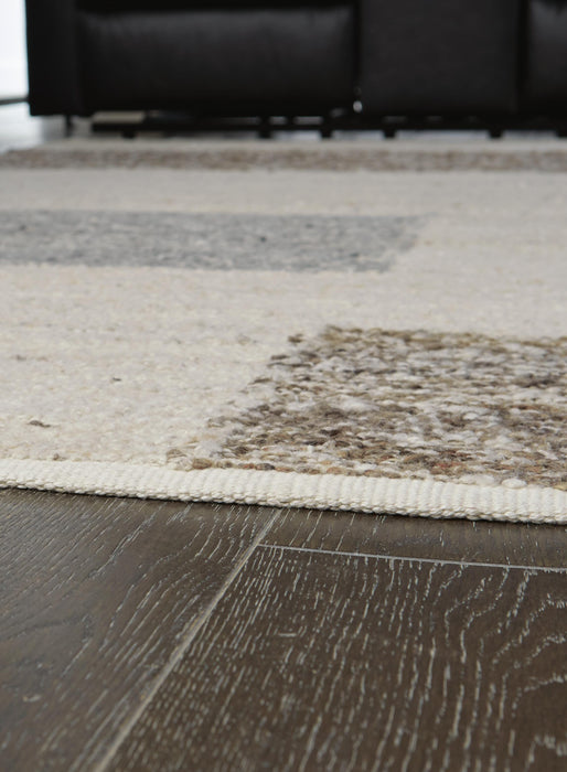 Signature Design Large Rug 7.63 FT by 9.92 FT