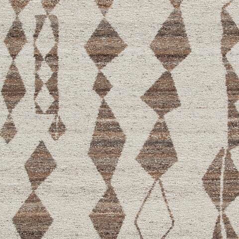 Signature Design Medium Rug 5.12 FT by 6.98 FT