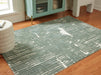 Signature Design Medium Rug 5.04 FT by 6.94 FT