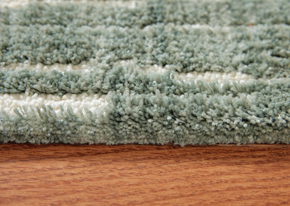 Signature Design Medium Rug 5.04 FT by 6.94 FT