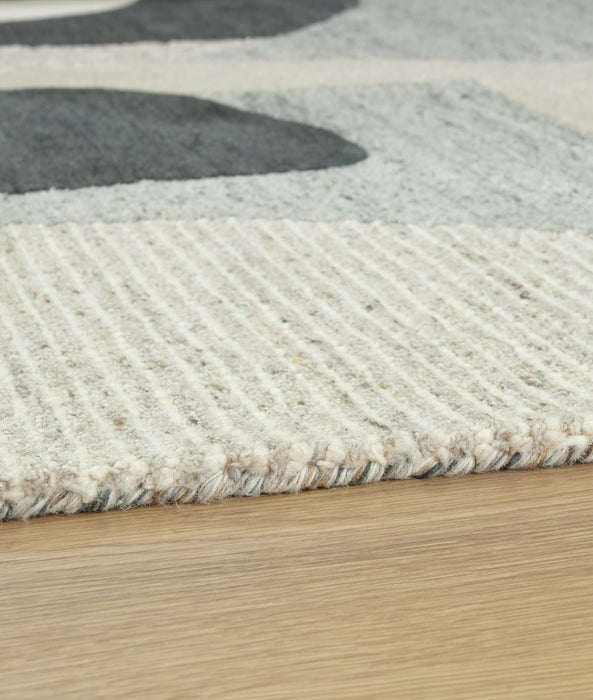 Signature Design Medium Rug 5 FT by 6.88 FT