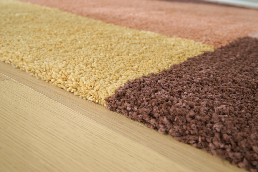 Signature Design Medium Rug 5.19 FT by 7.04 FT