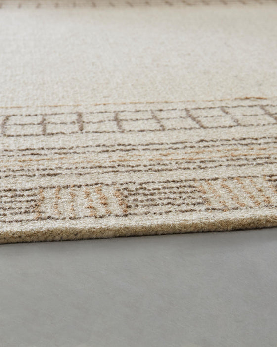 Signature Design Medium Rug 5 FT by 6.92 FT