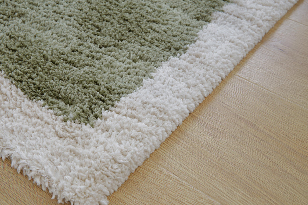 Signature Design Medium Rug 5.25 FT by 7 FT