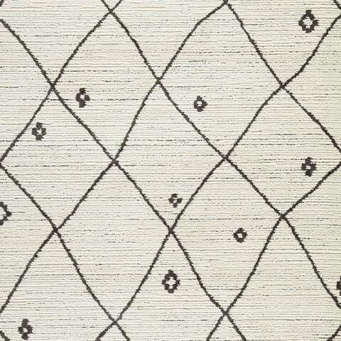 Signature Design Medium Rug 5.27 FT by 7.06 FT