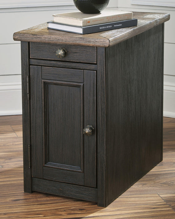 Signature Design Grayish Brown/Black Chair Side End Table
