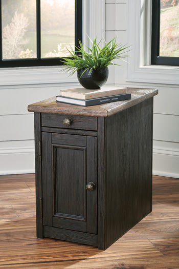 Signature Design Grayish Brown/Black Chair Side End Table