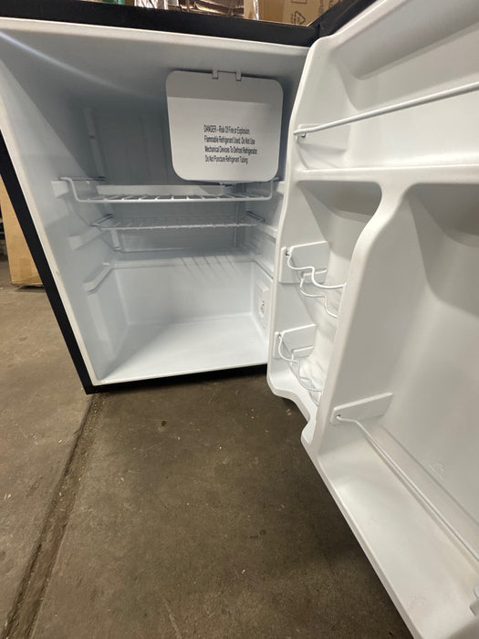 Galanz 2.7 Cu ft Single Door Mini Fridge, Black, Estar, New, Width 19.13 - open_box