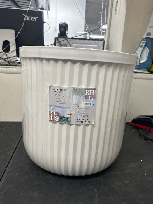 Better Homes & Gardens 16"W x 16"L x 15.8"H Ellan White Resin Plant Pot Planter - new