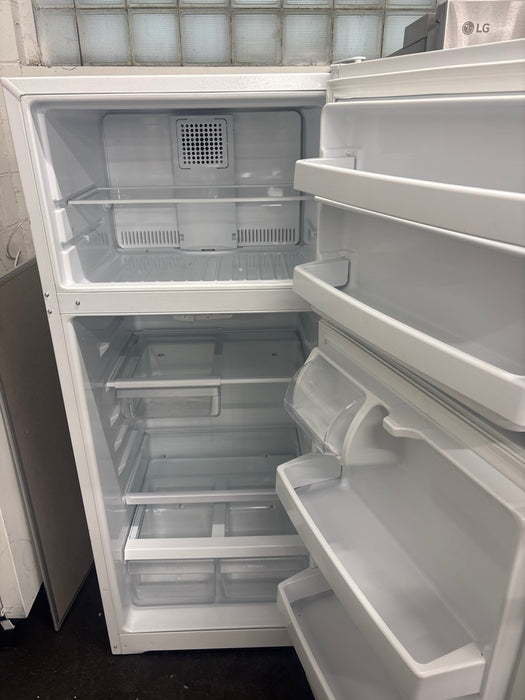 GE - 17.5 Cu. Ft. Top-Freezer Refrigerator with Edge-to-Edge Glass Shelves - White - display_model