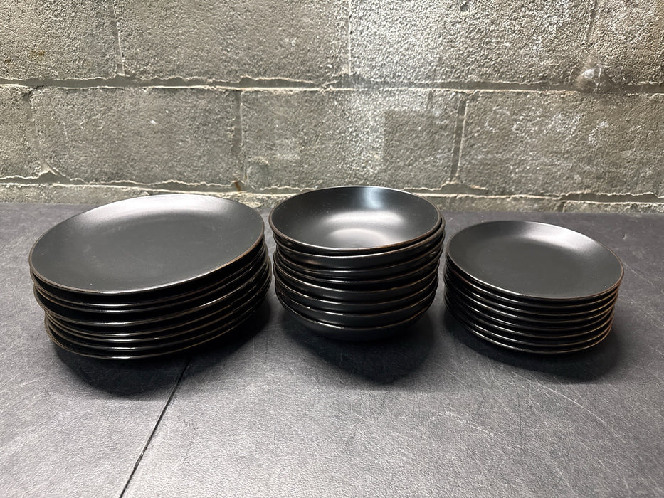 Thyme & Table Onyx 12-Piece Ceramic Dinnerware Set Black - new