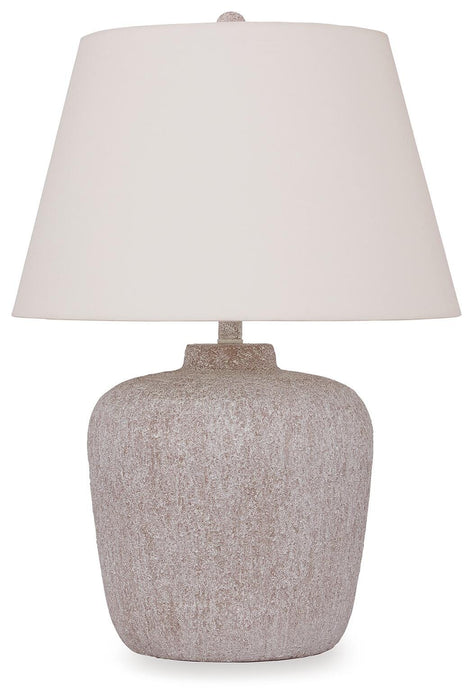 Danry Distressed Cream Metal Table Lamp (1/CN)