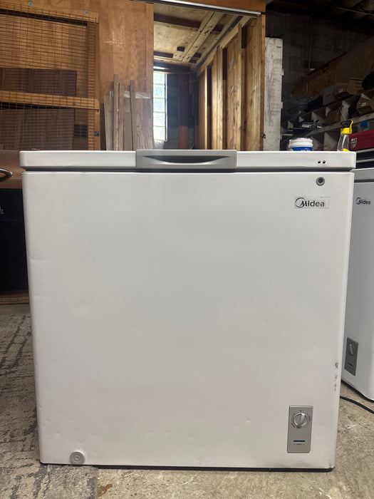 Midea Convertible Chest Freezer with Interior LED Light, 7.0 cu ft, White - used_good