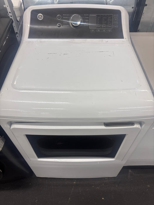 GE - 7.4 Cu. Ft. Gas Dryer with Sensor Dry - White with Matte Black - display_model