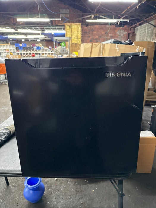 Insignia - 1.7 Cu. Ft. Mini Fridge with Door Storage and ENERGY STAR Certification - Black - new