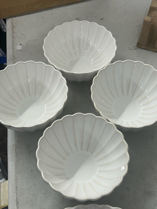 The Pioneer Woman Colette 12-Piece Stoneware Dinnerware Set, Cream - new