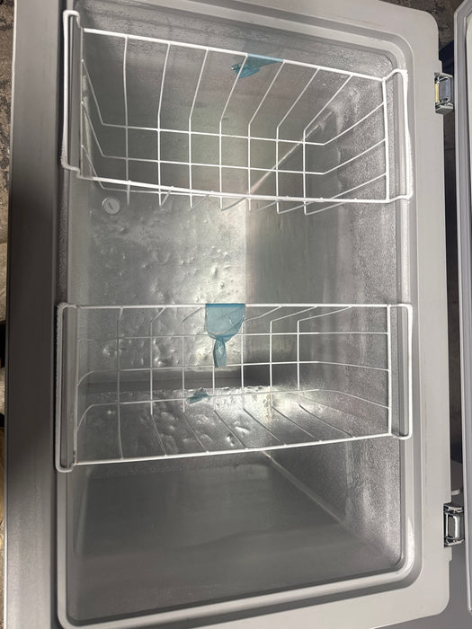 Midea Convertible Chest Freezer with Interior LED Light, 7.0 cu ft, White - used_good