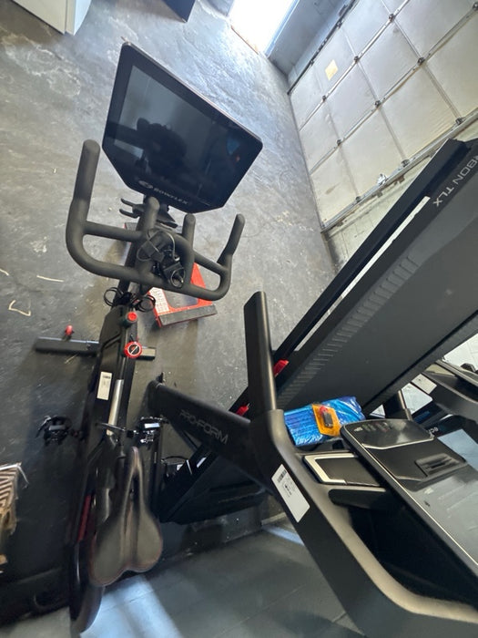 BowFlex - VeloCore Bike (16" Console) - Black - new