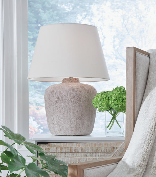 Danry Distressed Cream Metal Table Lamp (1/CN)