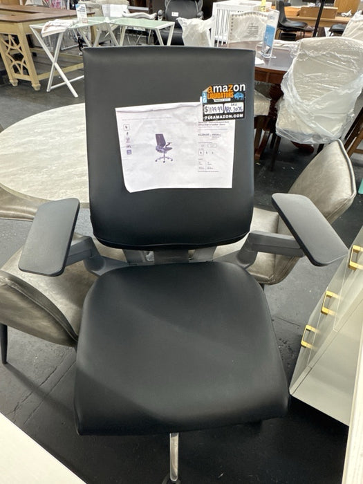 Steelcase - Gesture Wrapped Back Office Chair in Leather - Ebony - display_model