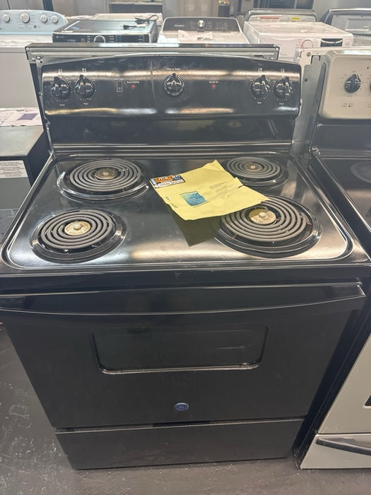 GE - 5.0 Cu. Ft. Freestanding Electric Range - Black - display_model