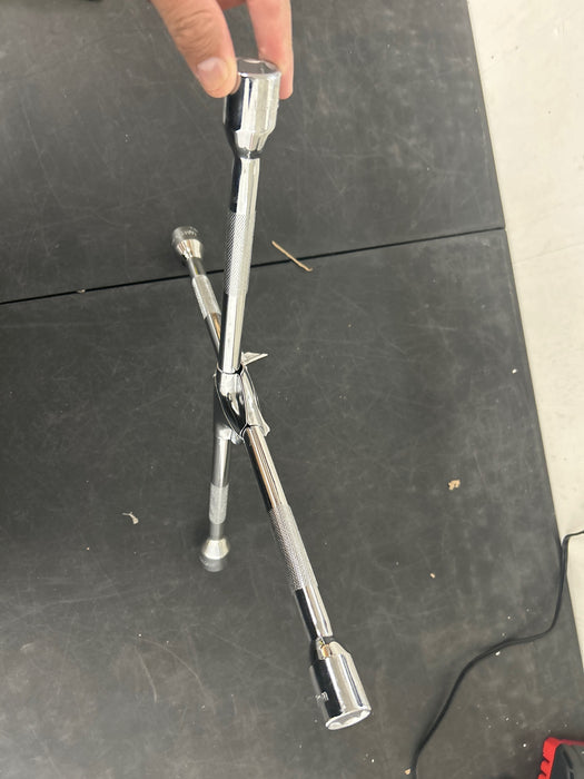 Deli Automotive 18-inch Lug Wrench,Universal Heavy Duty Non-Slip 4-Way Cross Tire Wrench,High Quality Alloy Steel - new