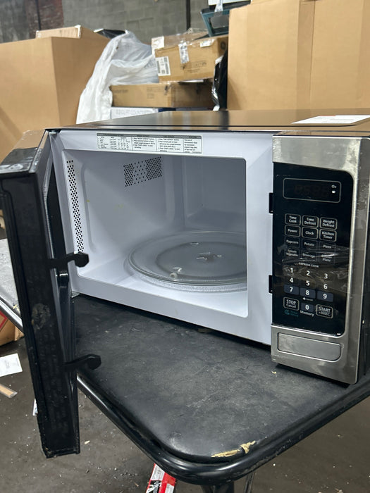 Insignia 0.9 Cu. Ft. Compact Microwave, 900W, Stainless Steel - new