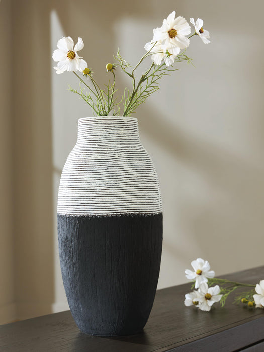 Girtha Antique White/Black Vase