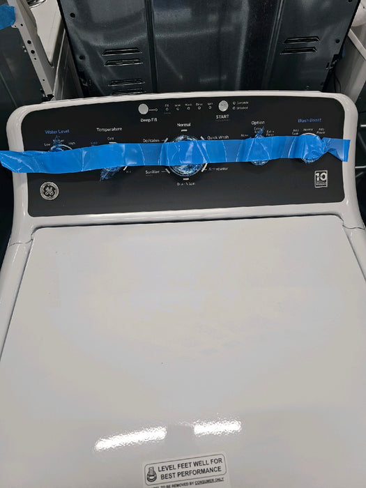 GE - 4.5 Cu. Ft. High-Efficiency Top Load Washer with Deep Fill and Cold Plus - White with Matte Black - new