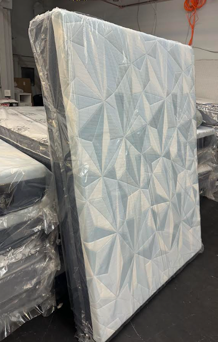 Premium Ultra-Firm Orthopedic Mattress – Geometric Knit Cover – Back Support & Spinal Alignment - Queen - new