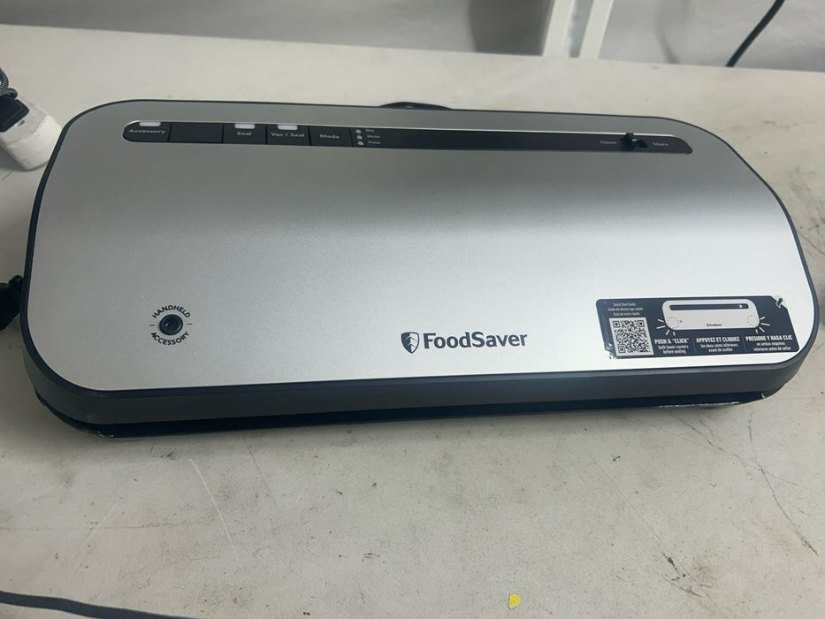 FoodSaver 14-Piece Starter Kit with Vacuum Seal Roll and Bags - new