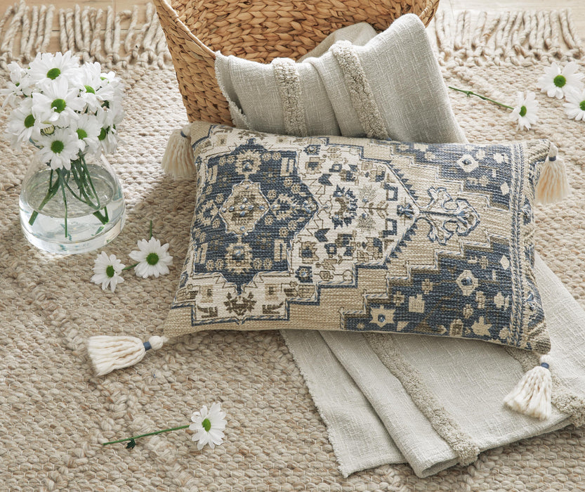 Winbury Blue/Tan/White Pillow (4/CS)