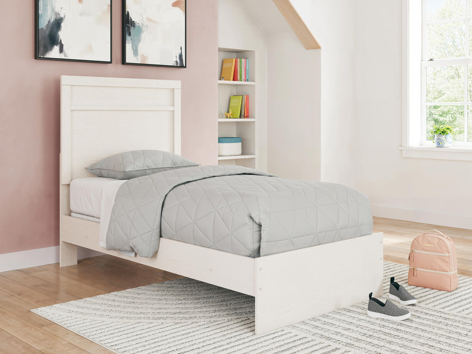 Stelsie White Stelsie Twin Panel Bed