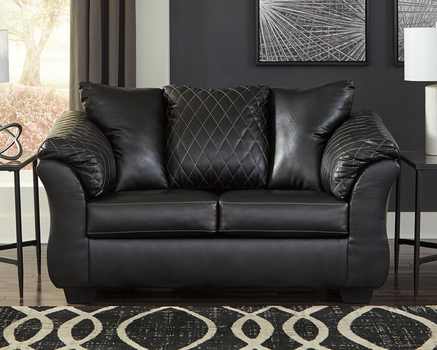 Betrillo Black Loveseat