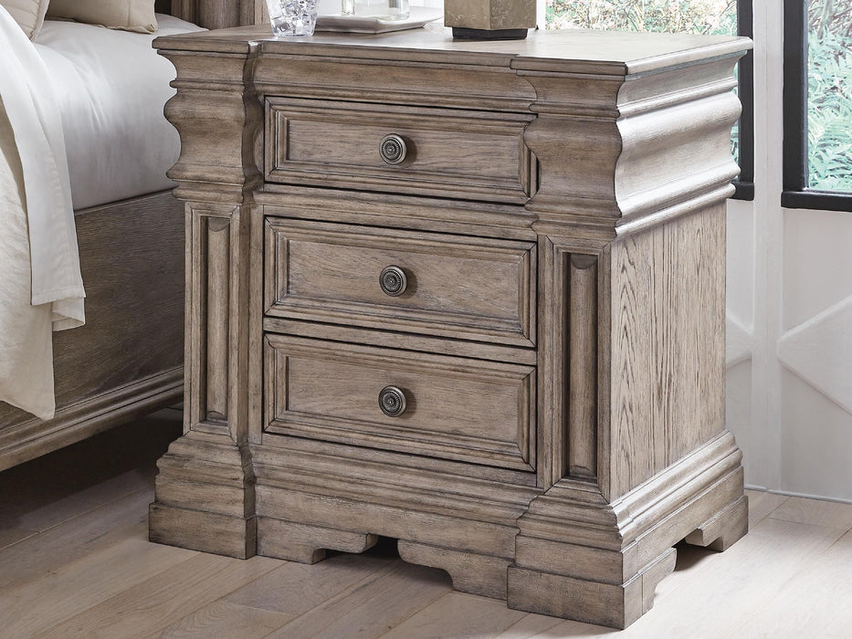 Blairhurst Light Grayish Brown Bedroom Furniture Pieces