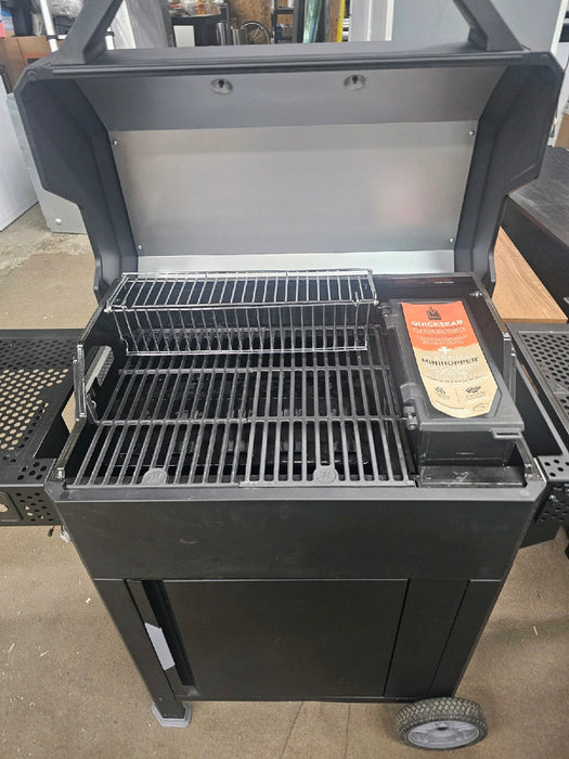 Masterbuilt AutoIgnite 545 Digital Charcoal Grill and Smoker Combo for Easy Grilling, Digital Control, App, Sear Plate, Mini Hopper and 545 BBQ Cooking Square In. in Black - new