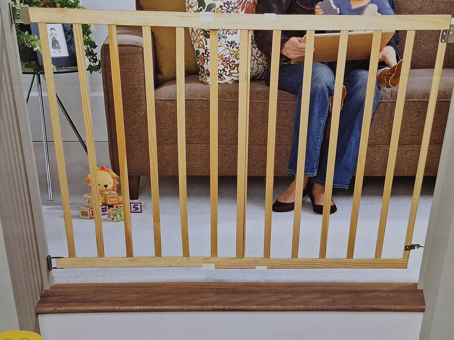 North States White 30 in. H X 28-42 in. W Wood Child Safety Gate - new