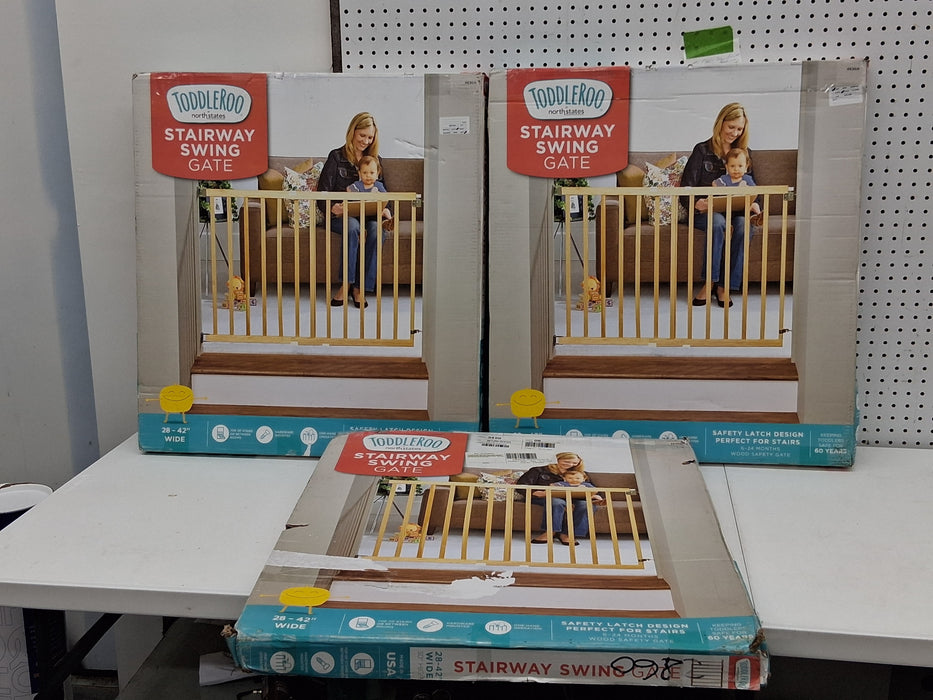 North States White 30 in. H X 28-42 in. W Wood Child Safety Gate - new