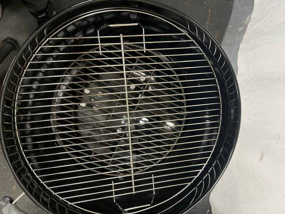 Weber 22" Star Spangled Charcoal Kettle Grill - new