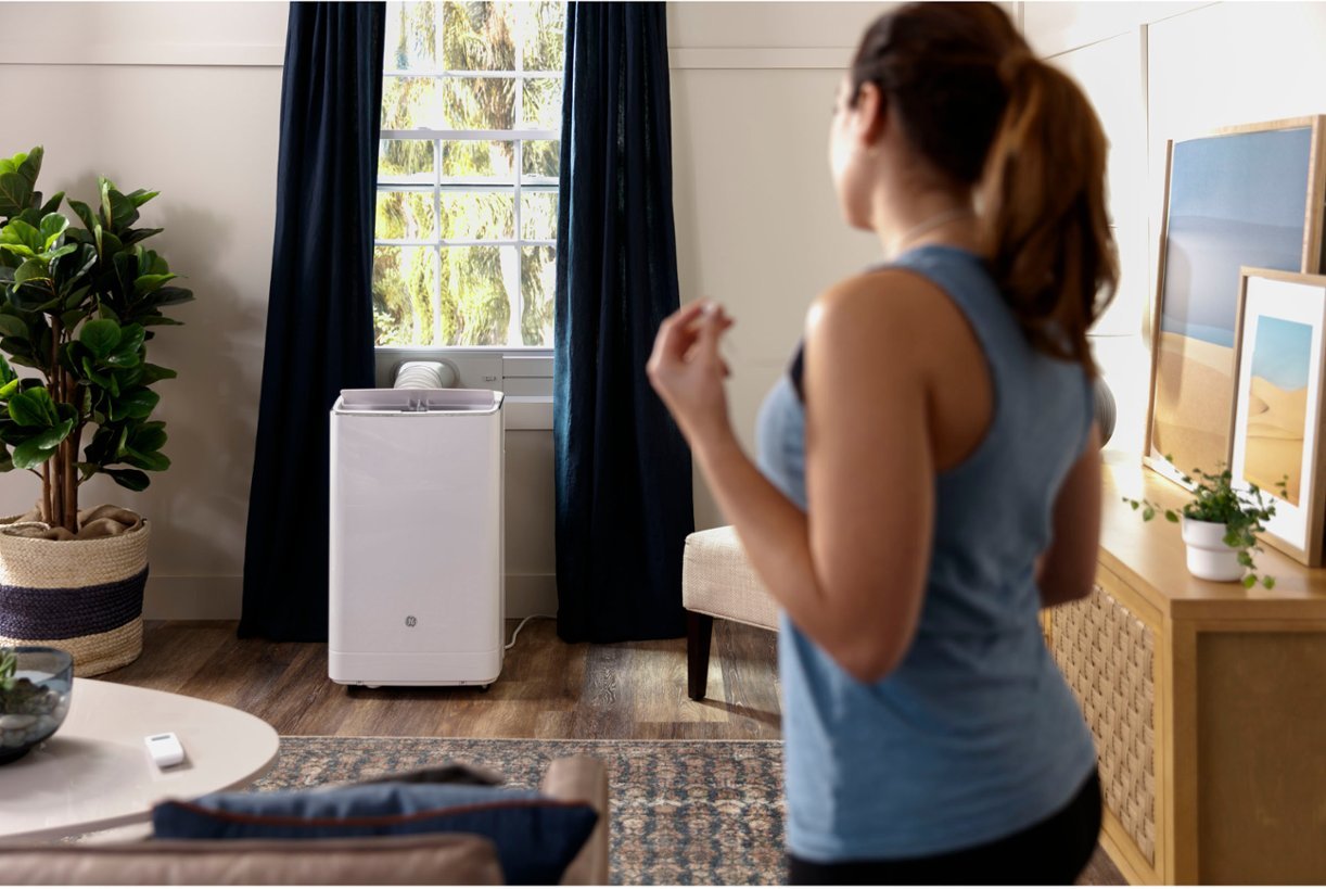 GE - 450 Sq. Ft. 10,400 BTU Smart Portable Air Conditioner - White - open_box