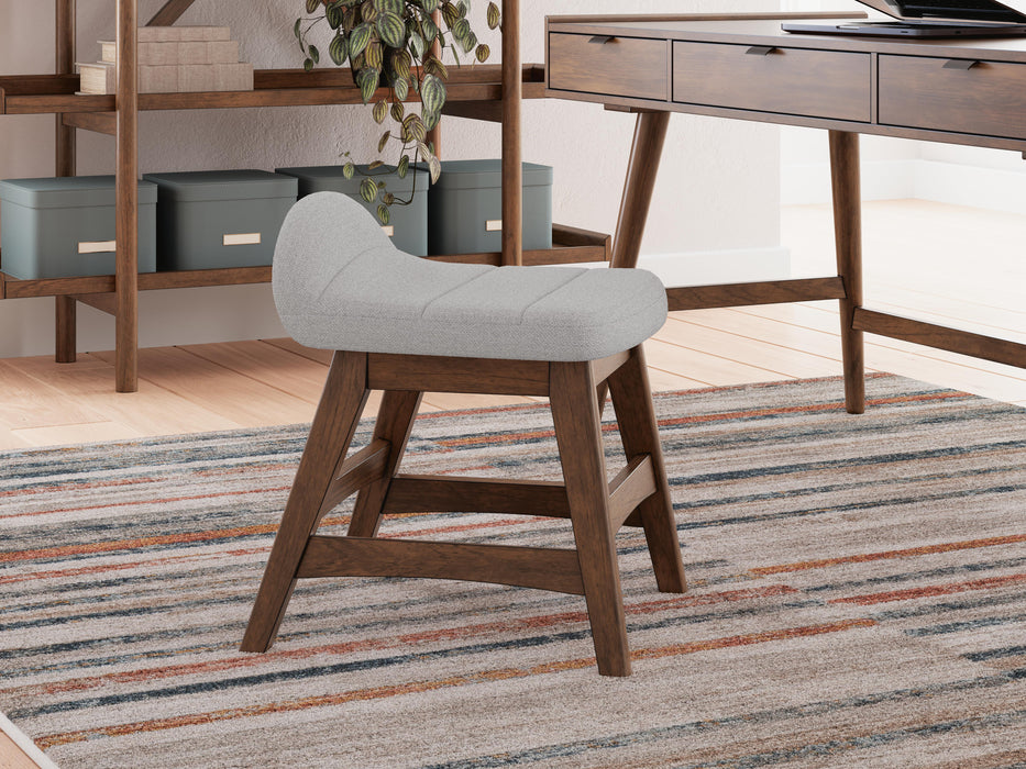 Lyncott Light Gray/Brown Home Office Desk Chair (1/CN)