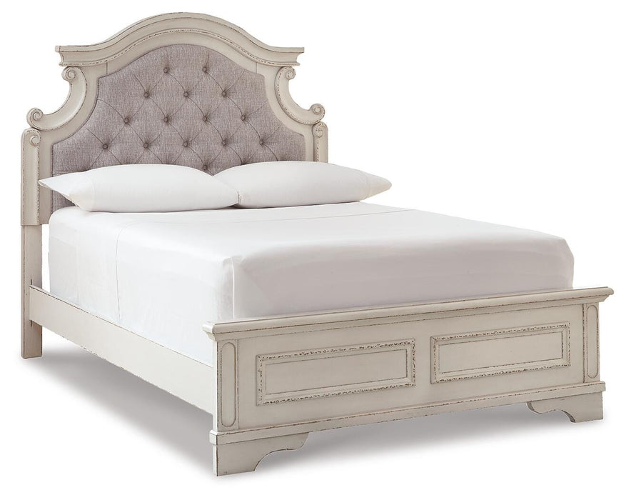 Realyn Chipped White Realyn Full Panel Bed