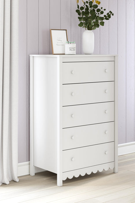 Hallityn White Five Drawer Chest